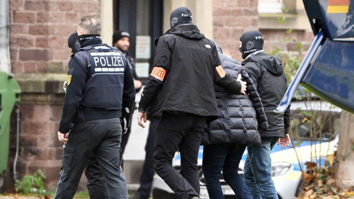Německá policie zatkla důstojníka bundeswehru kvůli podezření ze špionáže pro Rusko